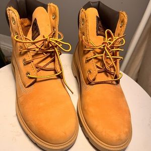 Timberland Classic 6in boys/ girls size 4.5